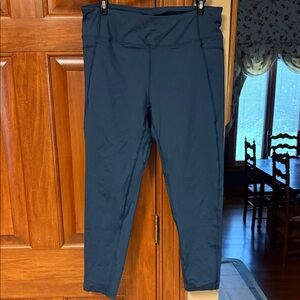 Virus Teal Activewear